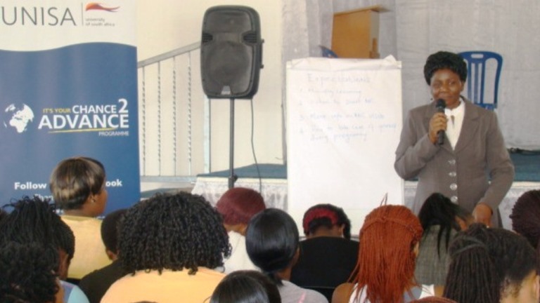 Facilitator Gladys Lumadi from the Department of Health Studies engaging with participants in the workshop Healthy mother & baby during pregnancy